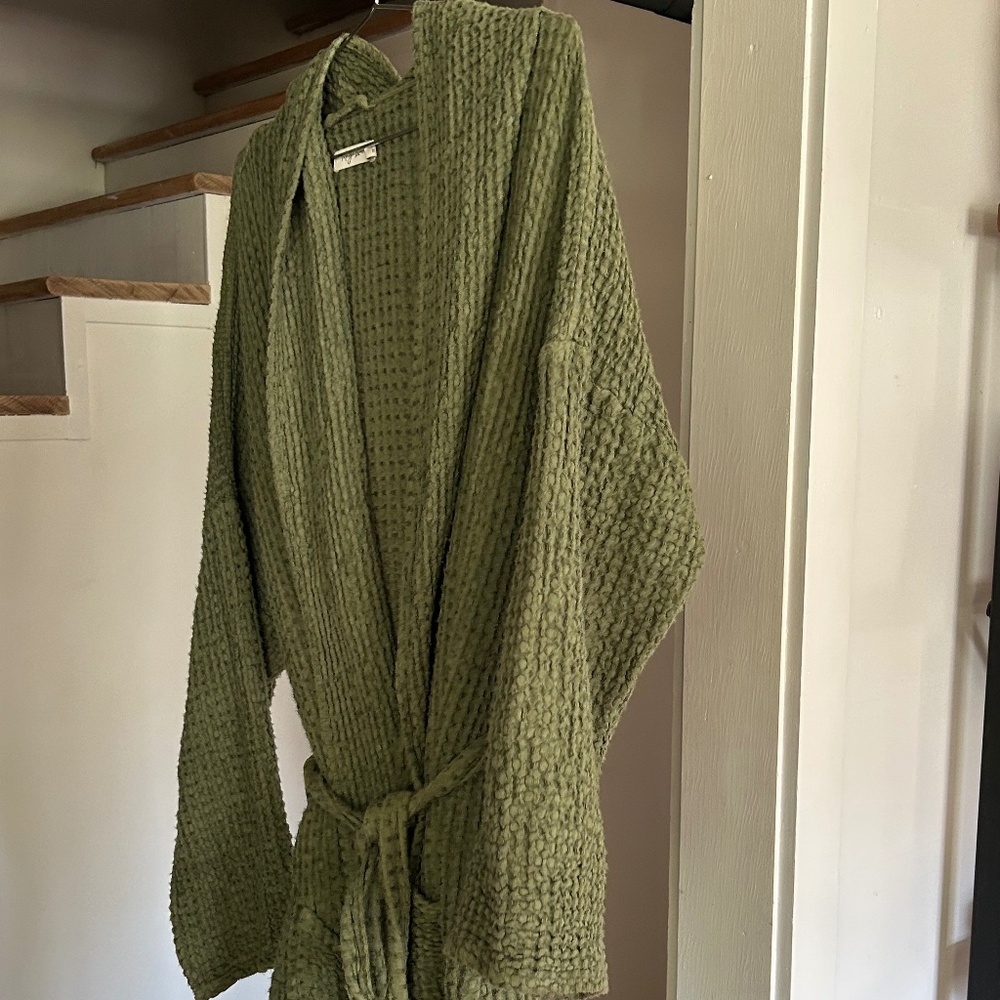 Magic Linen L/XL Green Waffle hooded Robe - Picture 6 of 11